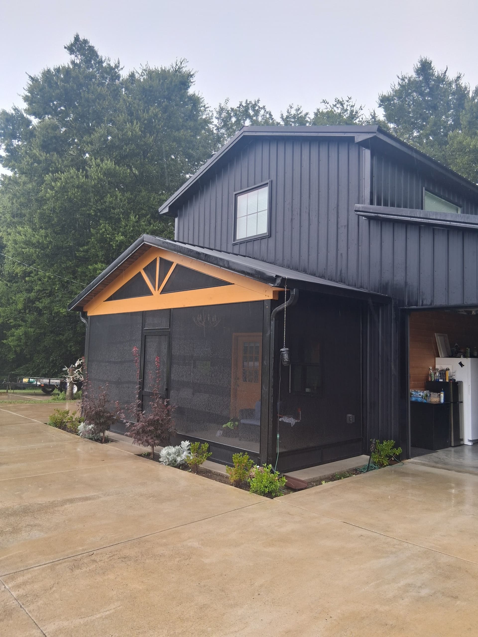 Gallery photos for Screened-In Front Porch That Works in Any Weather: Image #1