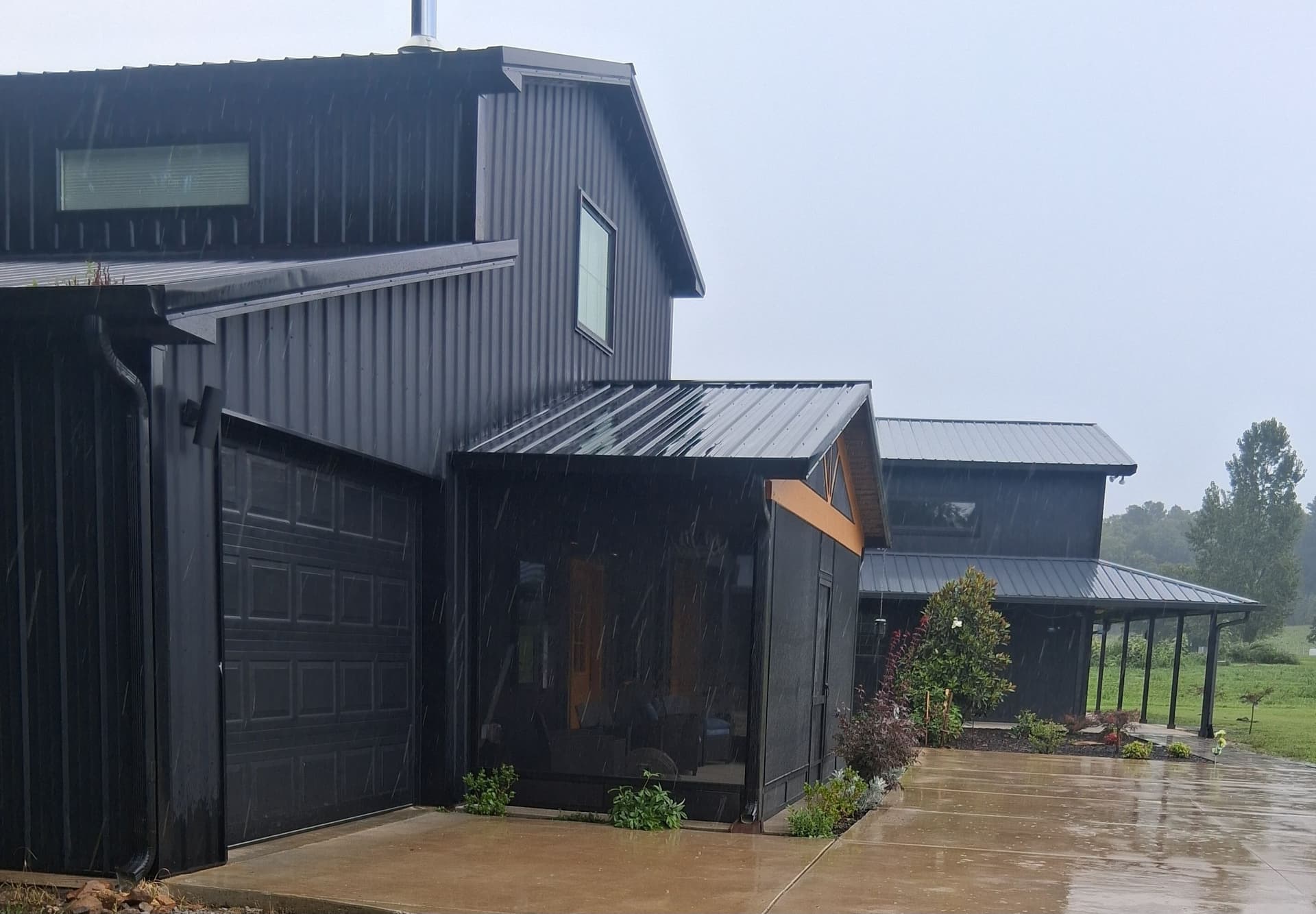 Gallery photos for Screened-In Front Porch That Works in Any Weather: Image #2
