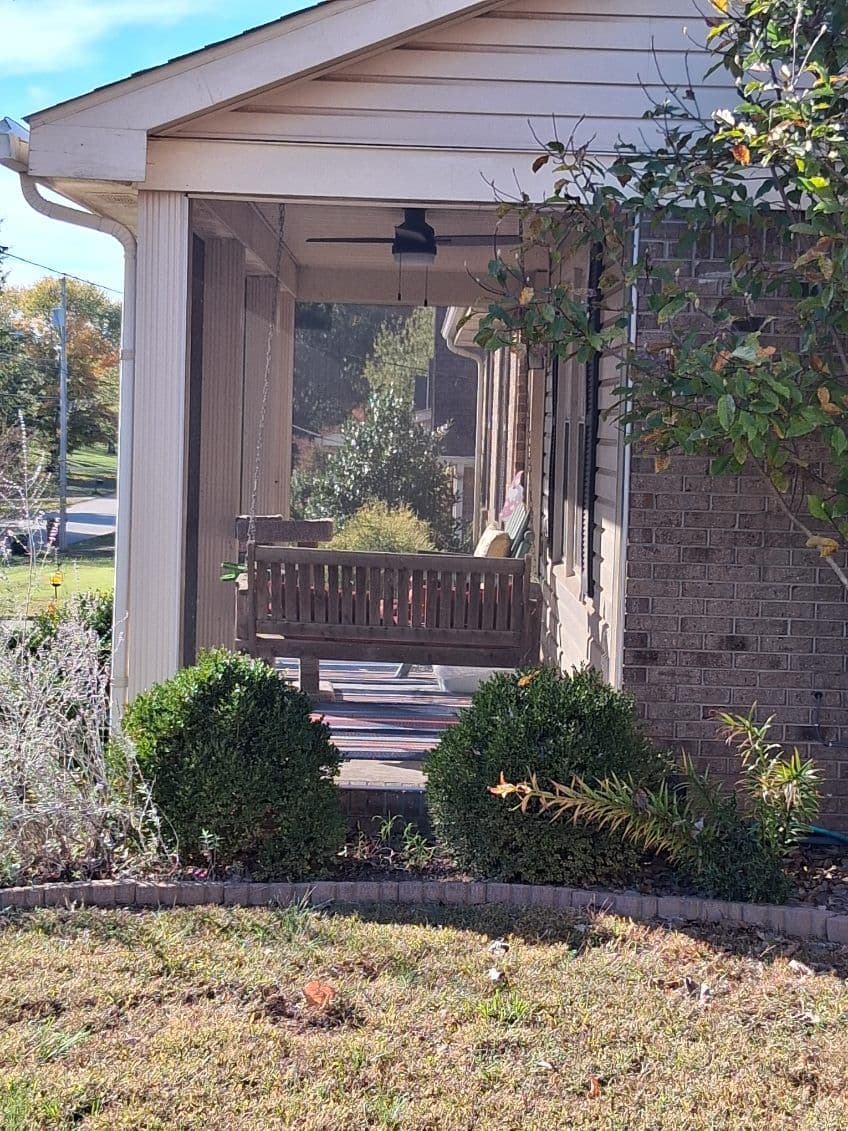 Gallery photos for Lasting Quality with Our Screen Porch Solutions: Image #1