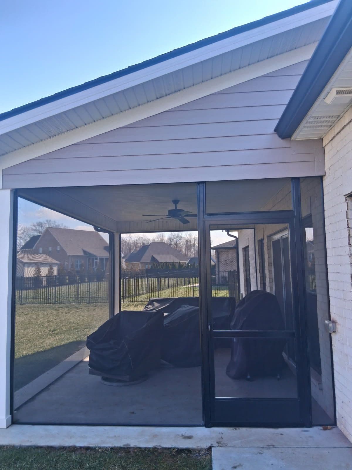 Gallery photos for Screened-in Patio Perfect for Outdoor Relaxation in Clarksville: Image #1