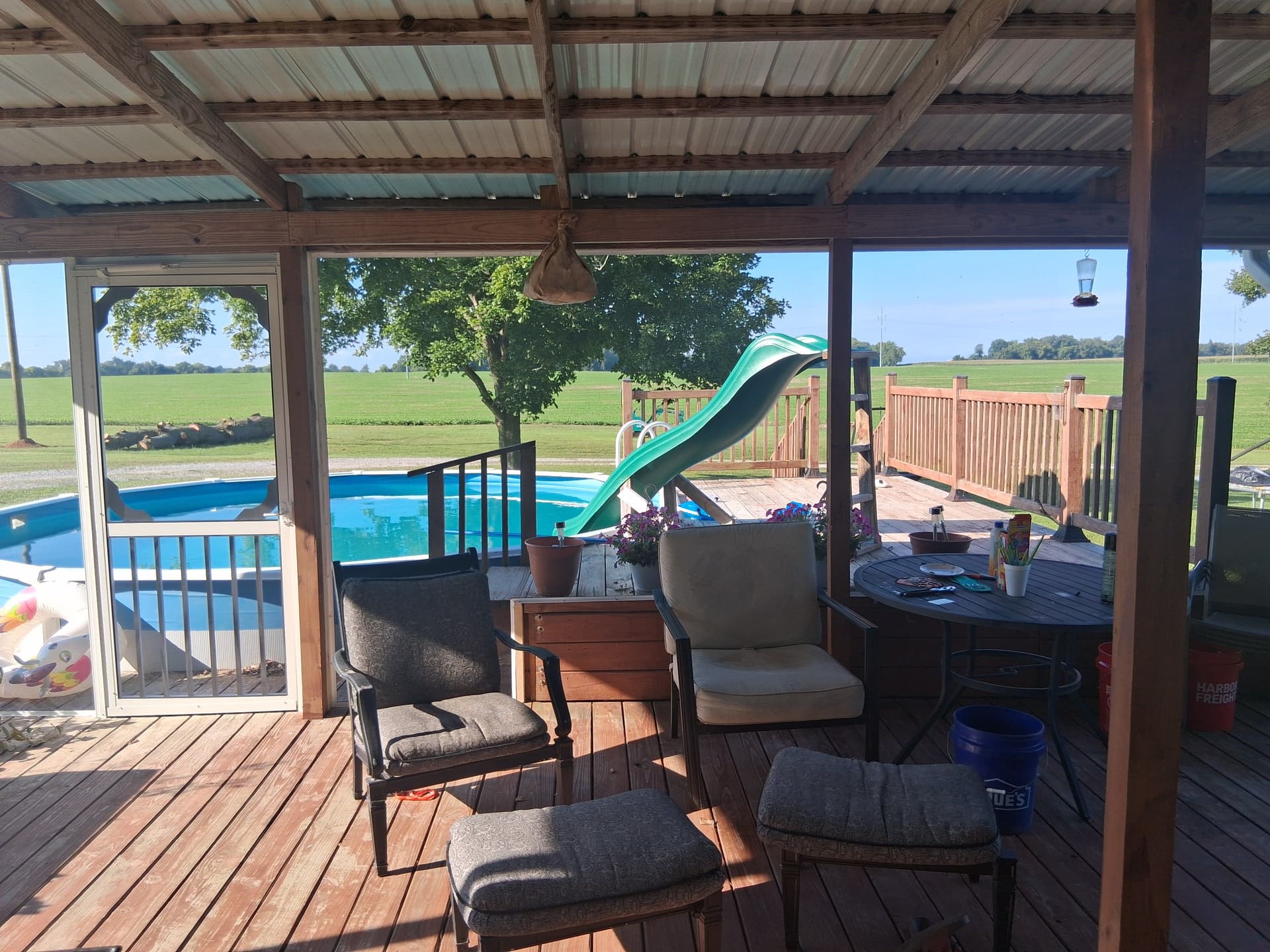 Gallery photos for Screened-In Deck Built Right Next to the Pool: Image #3